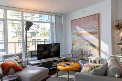 Kitchen Island Photo of 402 480 Robson Street, Vancouver, BC