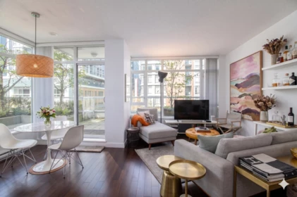 Kitchen Photo of 402 480 Robson Street, Vancouver, BC