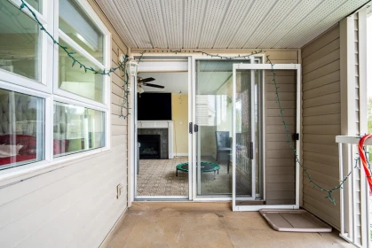 Entry Foyer Photo of 306 9763 140 Street, Surrey, BC