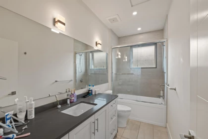Guest Bathroom Photo of 5 115 W Queens Road, North Vancouver, BC