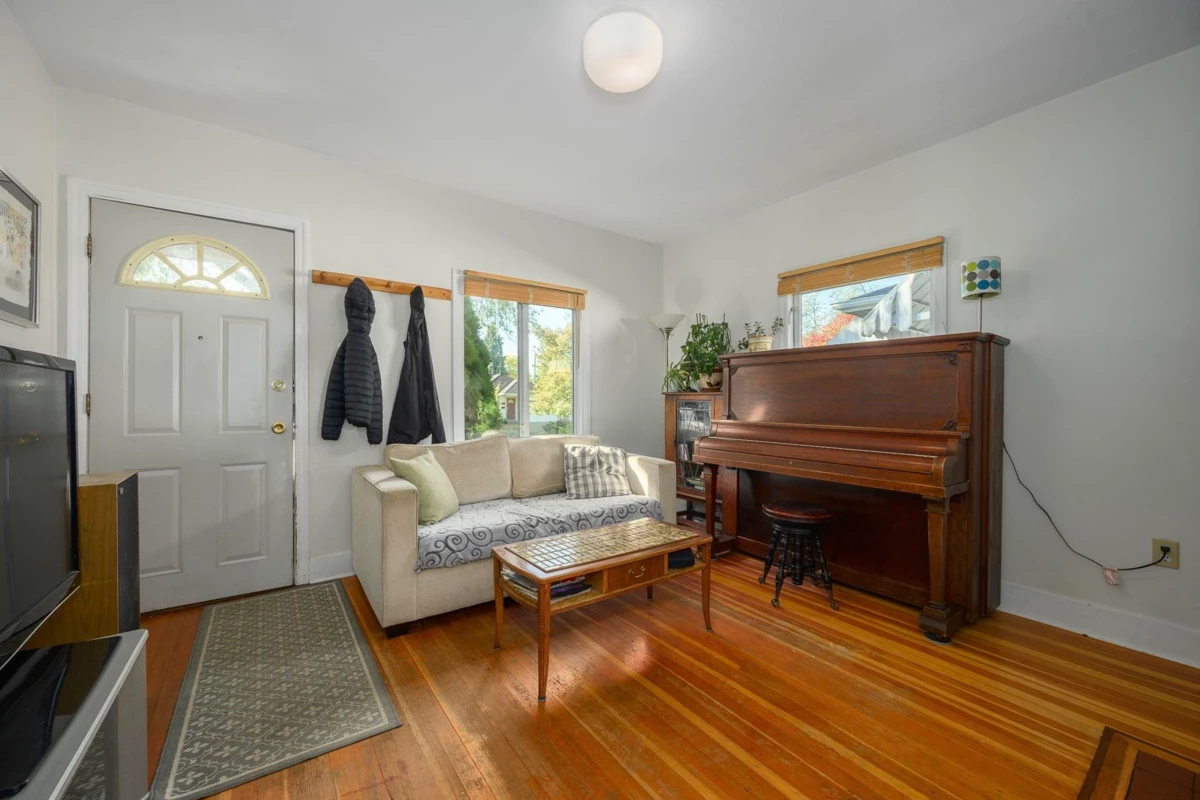 Family Room Photo of 2633 Venables Street, Vancouver, BC