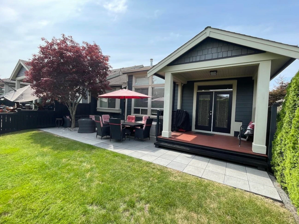 Family Room Photo of 66 350 174 Street, Surrey, BC