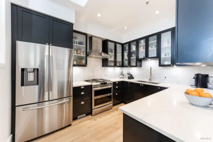 Kitchen Island Photo of 1017 W 8th Avenue, Vancouver, BC
