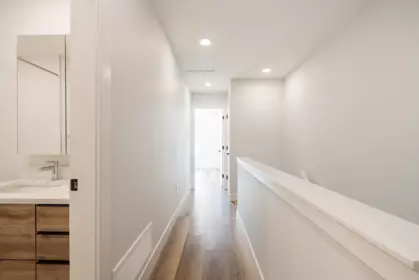 Entry Foyer Photo of 36 30530 Cardinal Avenue, Abbotsford, BC