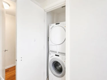 Primary Bathroom Photo of 907 8488 Cornish Street, Vancouver, BC