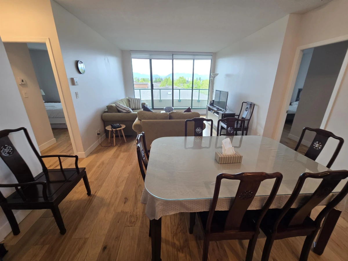 Dining Area Photo of 703 8871 Lansdowne Road, Richmond, BC