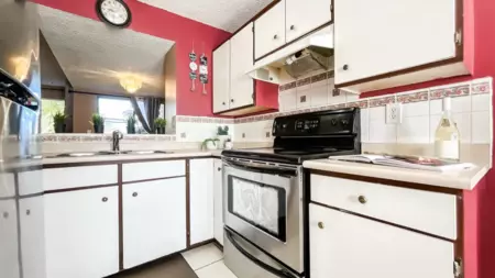 Primary Bathroom Photo of 35 9348 128 Street, Surrey, BC