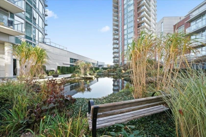 Front Yard Photo of 905 58 Keefer Place, Vancouver, BC