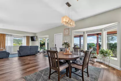 Entry Foyer Photo of 5760 Boulevard Street, Sechelt, BC