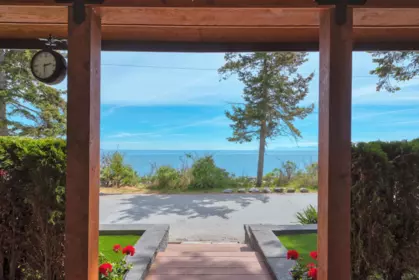 Walk-In Closet Photo of 5760 Boulevard Street, Sechelt, BC