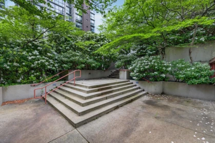 Outdoor Patio Photo of 1005 811 Helmcken Street, Vancouver, BC