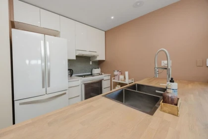Kitchen Island Photo of 1 622 Farnham Road, Gibsons, BC