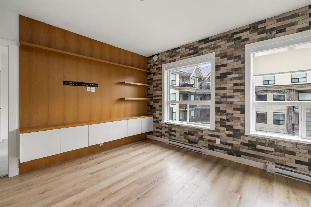 Dining Area Photo of 416-417 2493 Montrose Avenue, Abbotsford, BC