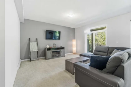 Entry Foyer Photo of 142 30930 Westridge Place, Abbotsford, BC