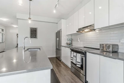Kitchen Island Photo of 142 30930 Westridge Place, Abbotsford, BC