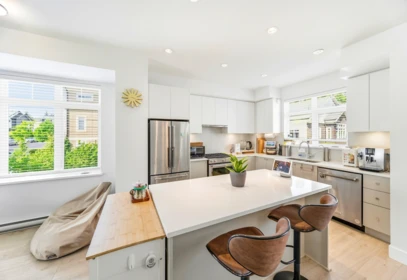 Breakfast Nook Photo of 8 2070 Oak Meadows Drive, Surrey, BC