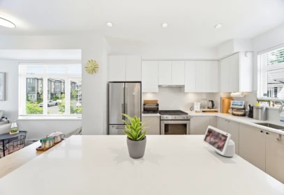 Kitchen Island Photo of 8 2070 Oak Meadows Drive, Surrey, BC