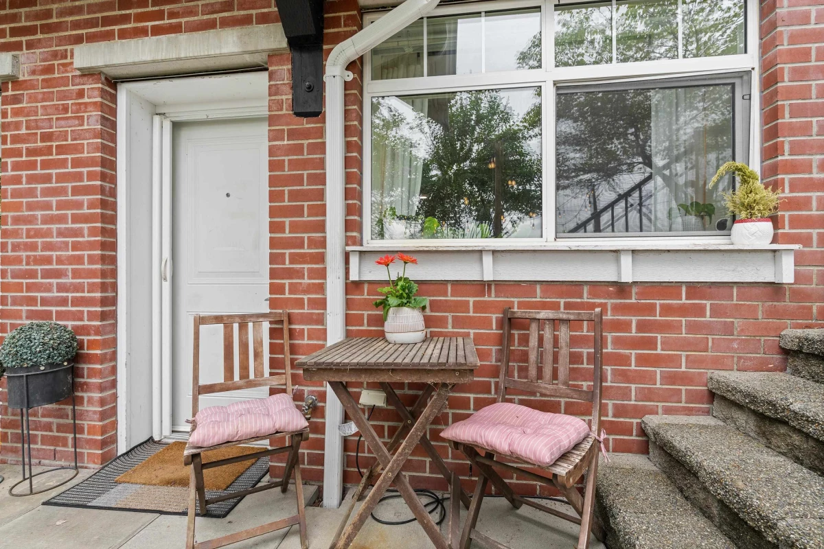 Family Room Photo of 27 19551 66 Avenue, Surrey, BC