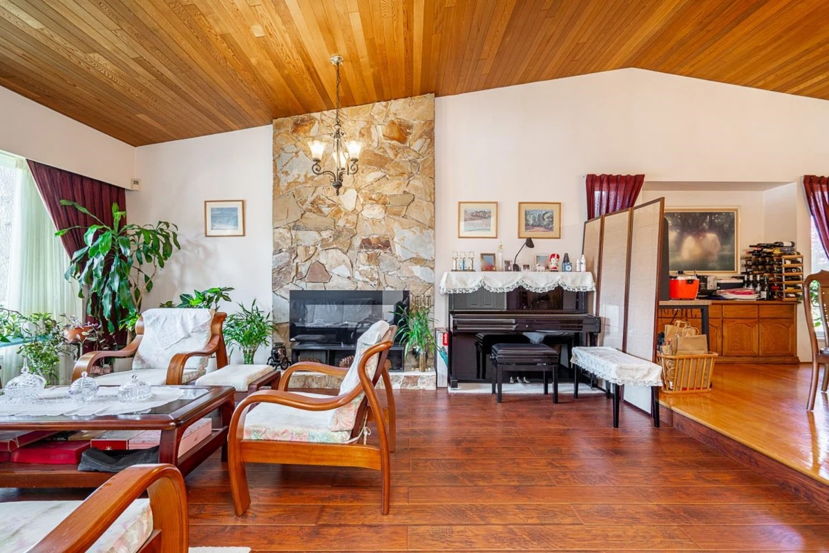 Dining Area Photo of 10764 Fraserglen Drive, Surrey, BC