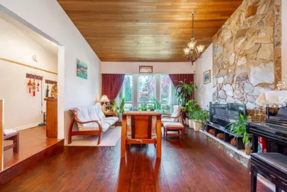 Kitchen Photo of 10764 Fraserglen Drive, Surrey, BC