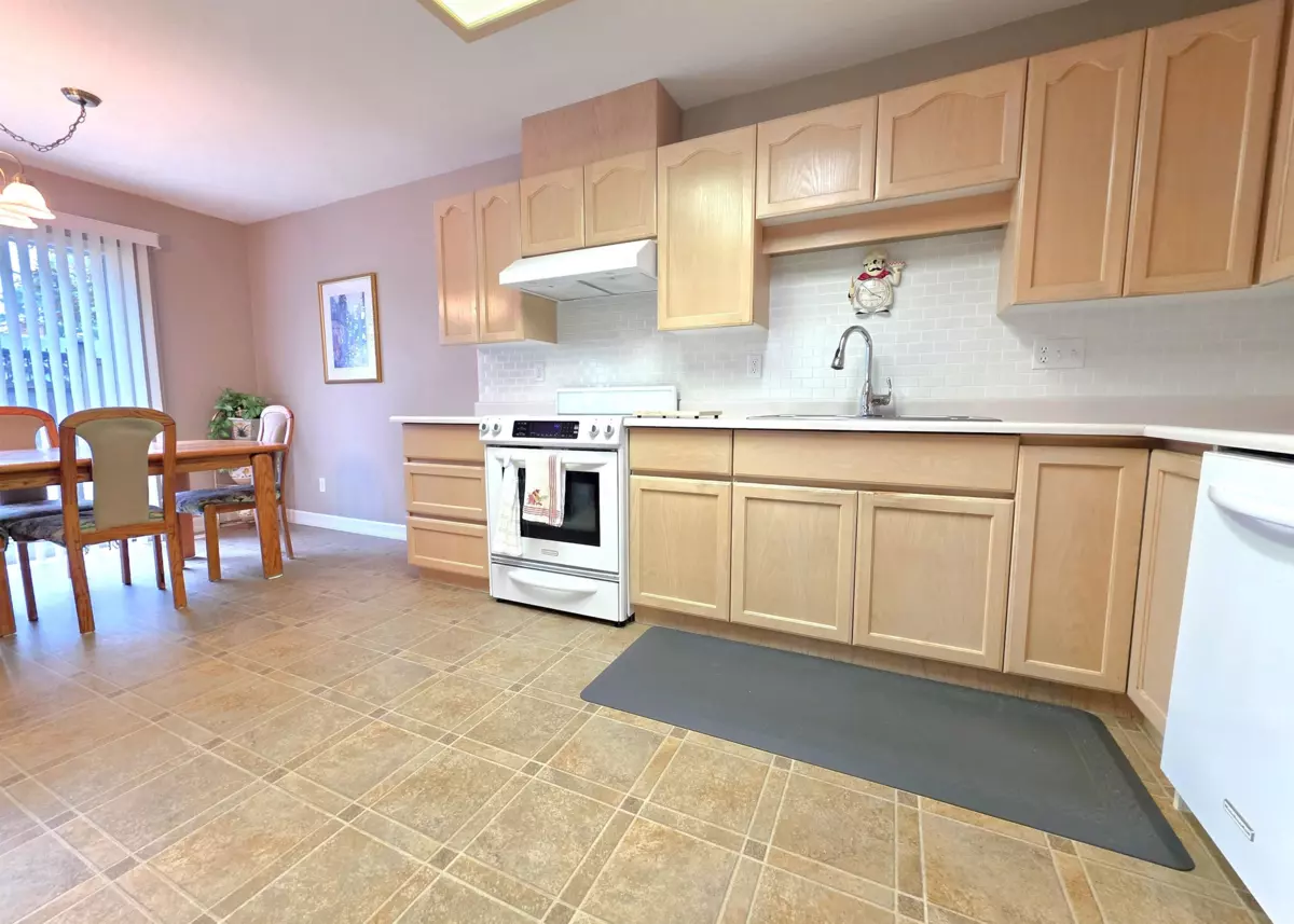 Dining Area Photo of 3 8567 164 Street, Surrey, BC