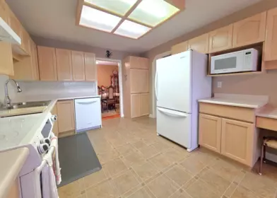 Kitchen Island Photo of 3 8567 164 Street, Surrey, BC