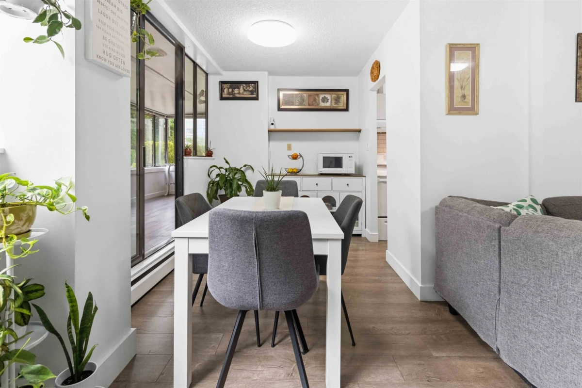 Dining Area Photo of 106 620 Seventh Avenue, New Westminster, BC