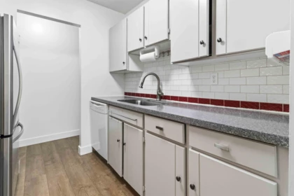 Primary Bathroom Photo of 106 620 Seventh Avenue, New Westminster, BC