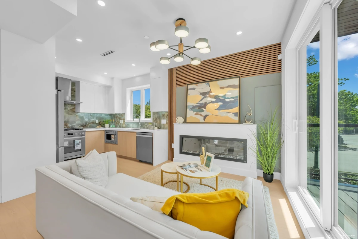 Dining Area Photo of 2 2893 Eton Street, Vancouver, BC