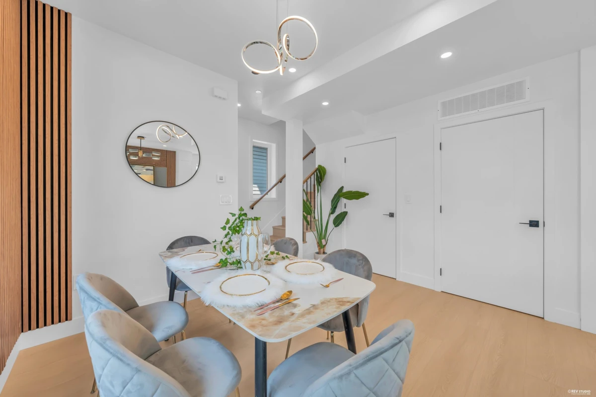 Living Room Photo of 2 2893 Eton Street, Vancouver, BC