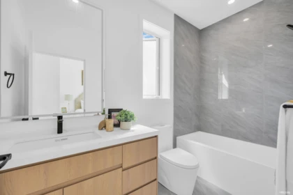 Primary Bathroom Photo of 2 2893 Eton Street, Vancouver, BC