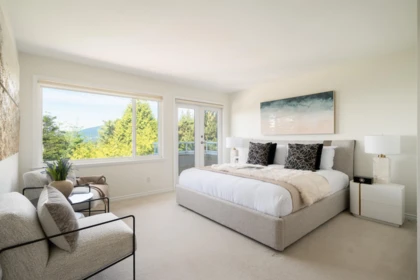 Entry Foyer Photo of 4080 St. Pauls Avenue, North Vancouver, BC