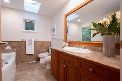 Hallway Photo of 4080 St. Pauls Avenue, North Vancouver, BC