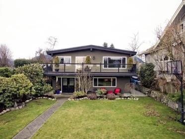 720 E 9th Street, North Vancouver, BC, North Vancouver — Single Family Residence for sale