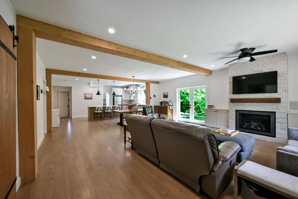 Dining Area Photo of 9933 Watt Street, Mission, BC