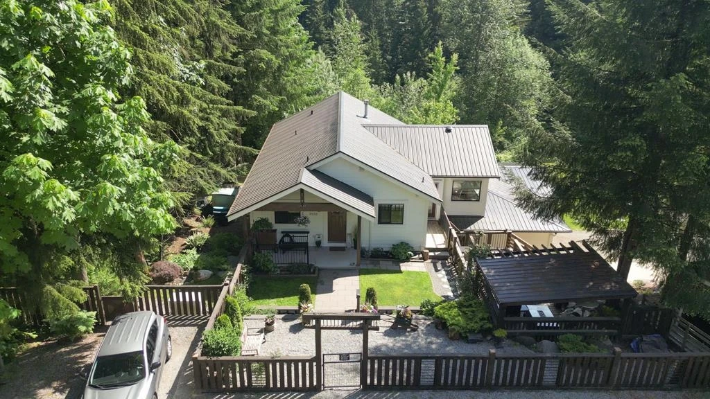 Family Room Photo of 9933 Watt Street, Mission, BC