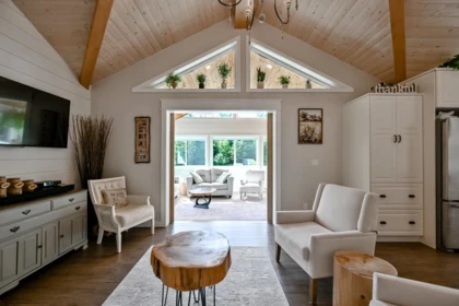 Entry Foyer Photo of 9933 Watt Street, Mission, BC