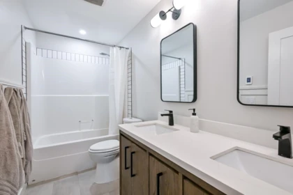 Powder Room Photo of 9933 Watt Street, Mission, BC