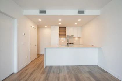2101 4433 Alaska Street, Burnaby, BC, Burnaby — Apartment/Condo for sale