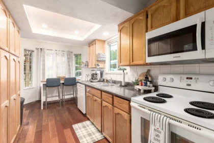 Kitchen Island Photo of 11 21541 Mayo Place, Maple Ridge, BC