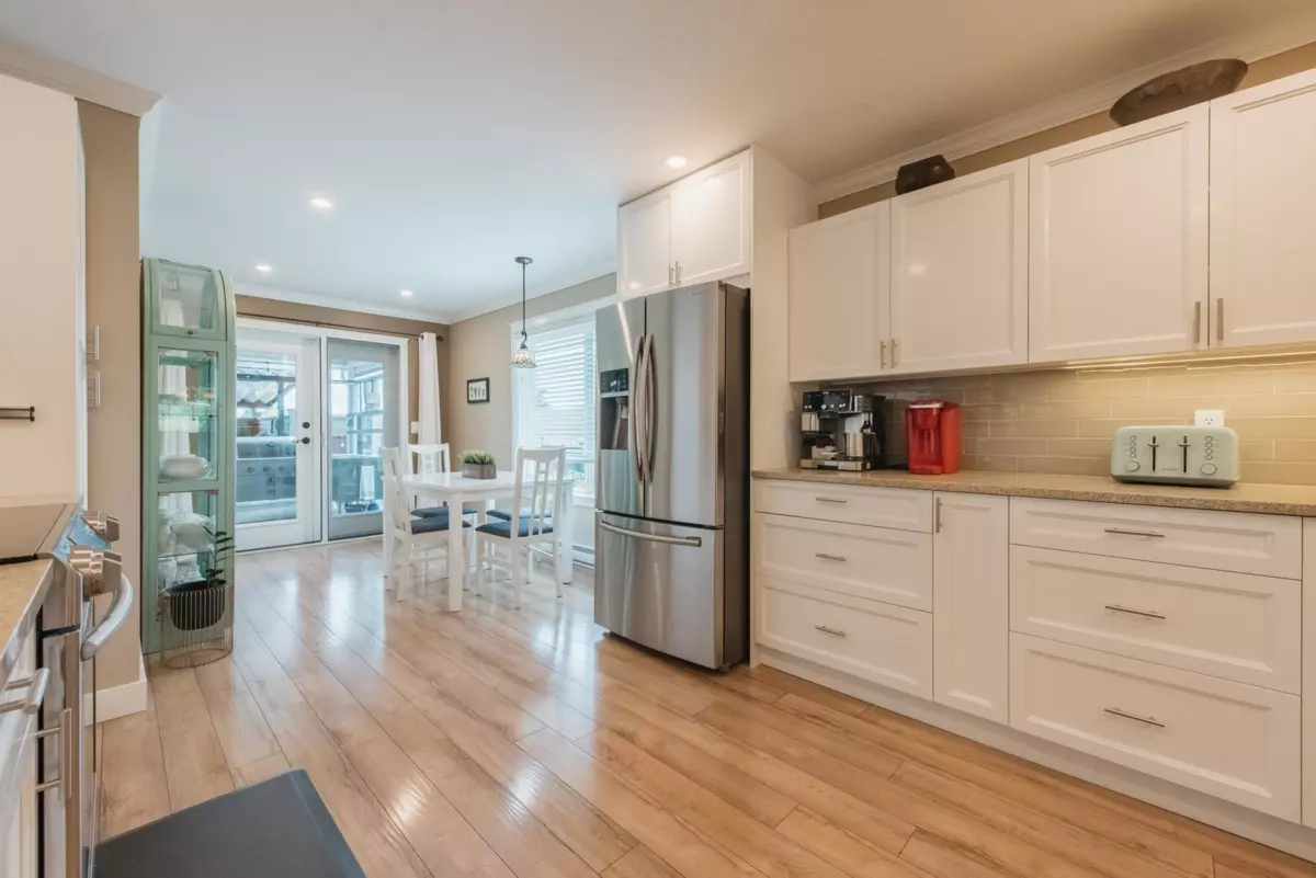 Living Room Photo of 6319 Tower Street, Sechelt, BC