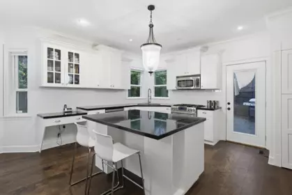 Kitchen Island Photo of 21686 93 Avenue, Langley, BC