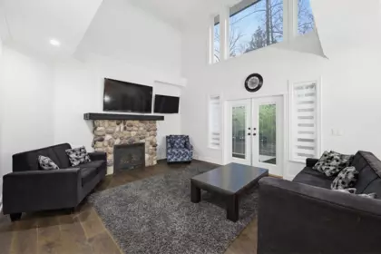 Walk-In Closet Photo of 21686 93 Avenue, Langley, BC
