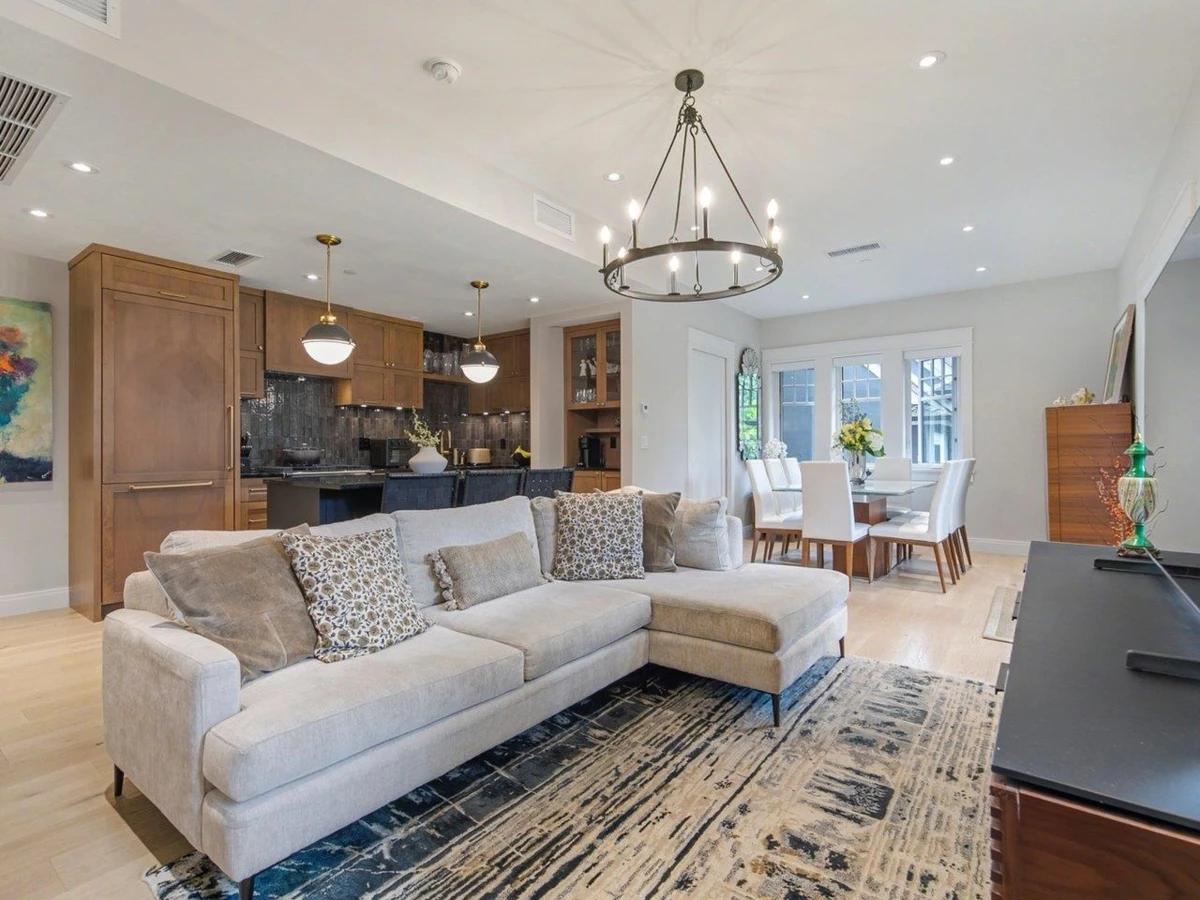 Dining Area Photo of 2 1456 W 45th Avenue, Vancouver, BC