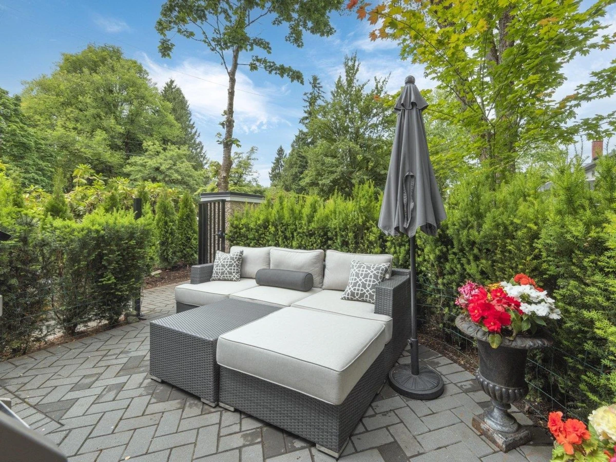 Living Room Photo of 2 1456 W 45th Avenue, Vancouver, BC