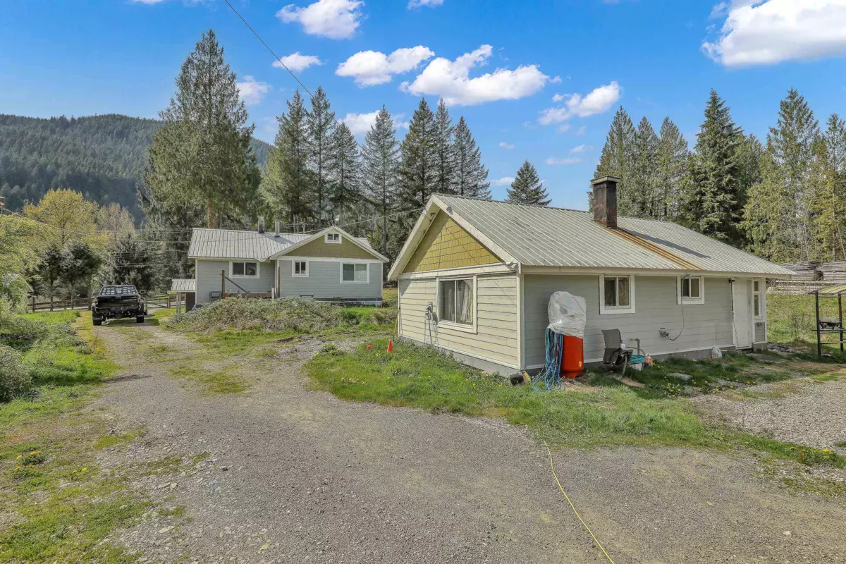 Family Room Photo of 13028 Stave Lake Road, Mission, BC