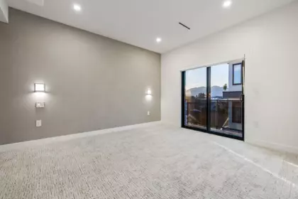 Hallway Photo of 2 4875 Albert Street, Burnaby, BC