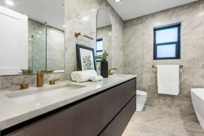Hot Tub / Spa Photo of 2 4875 Albert Street, Burnaby, BC