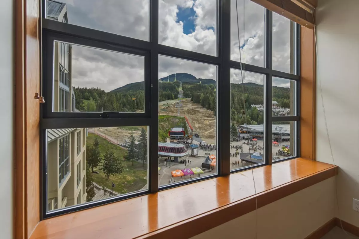 Dining Area Photo of 702 4320 Sundial Crescent, Whistler, BC