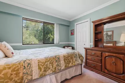 Walk-In Closet Photo of 20519 Telegraph Trail, Langley, BC